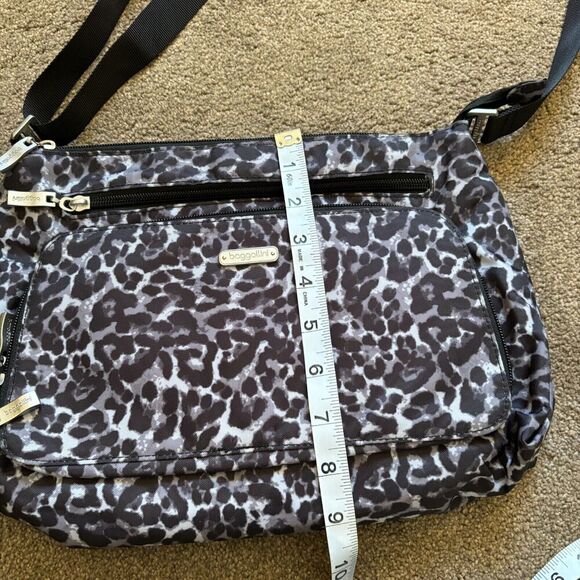 Baggallini Cheetah Crossbody Bag Print Black and Gray Travel Pockets Zipper - Picture 7 of 7